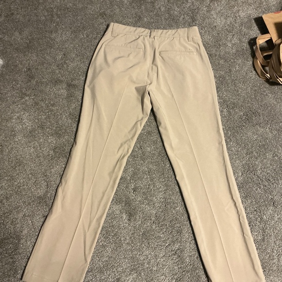 IZOD Golf Pants-Khaki. Men's 29 X 30 - Picture 3 of 4